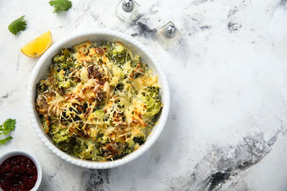 Vegan broccoli gratin