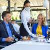 coppia a pranzo al ristorante