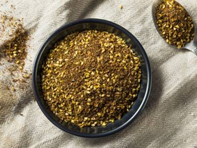 Scopriamo la miscela di spezie rinvigorente che è un toccasana: lo zaatar