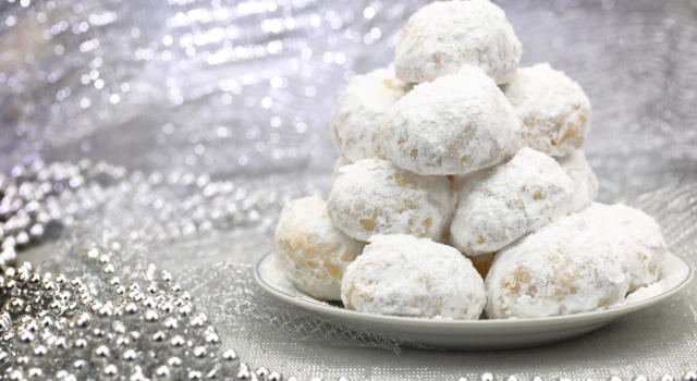 Stanchi dei soliti dolci di Natale? Provate i biscotti palle di neve