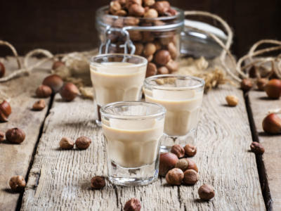 Buono da gustare, perfetto da regalare: ecco il liquore alla nocciola