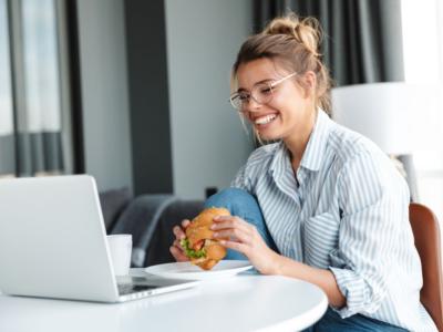 Dieta e smart working: come mangiare sano anche lavorando da casa