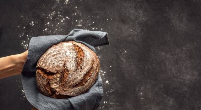 La nostra ricetta croccante del pane di semola di grano duro è pronta per essere provata