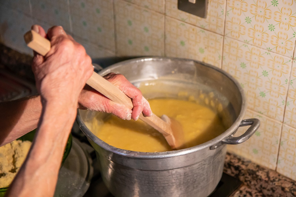 Cooking polenta