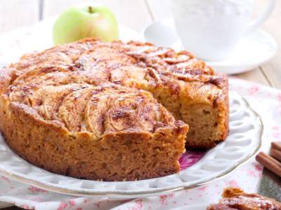 Facciamo ordine in dispensa e in frigo con la torta svuotafrigo dolce