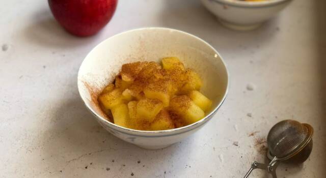 Profumano di casa: ecco come fare le mele cotte in pentola con la nostra video ricetta facile!