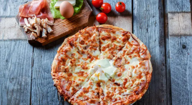 Pizza Di Pane Raffermo La Ricetta Del Riciclo Piu Buona Di Sempre