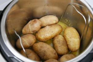 Patate in pentola a pressione