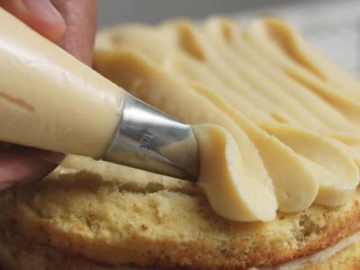 Preparare una torta alla crema non è mai stato così semplice