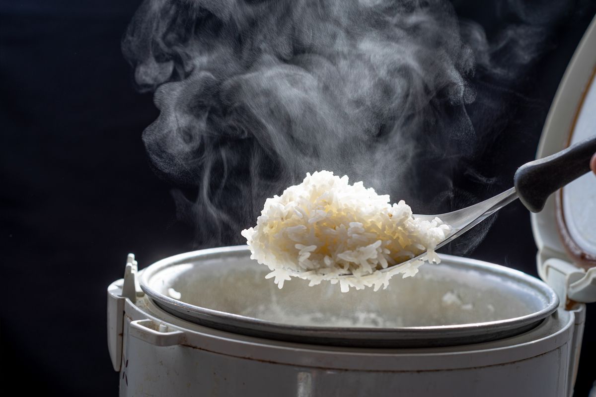 White rice in the steamer