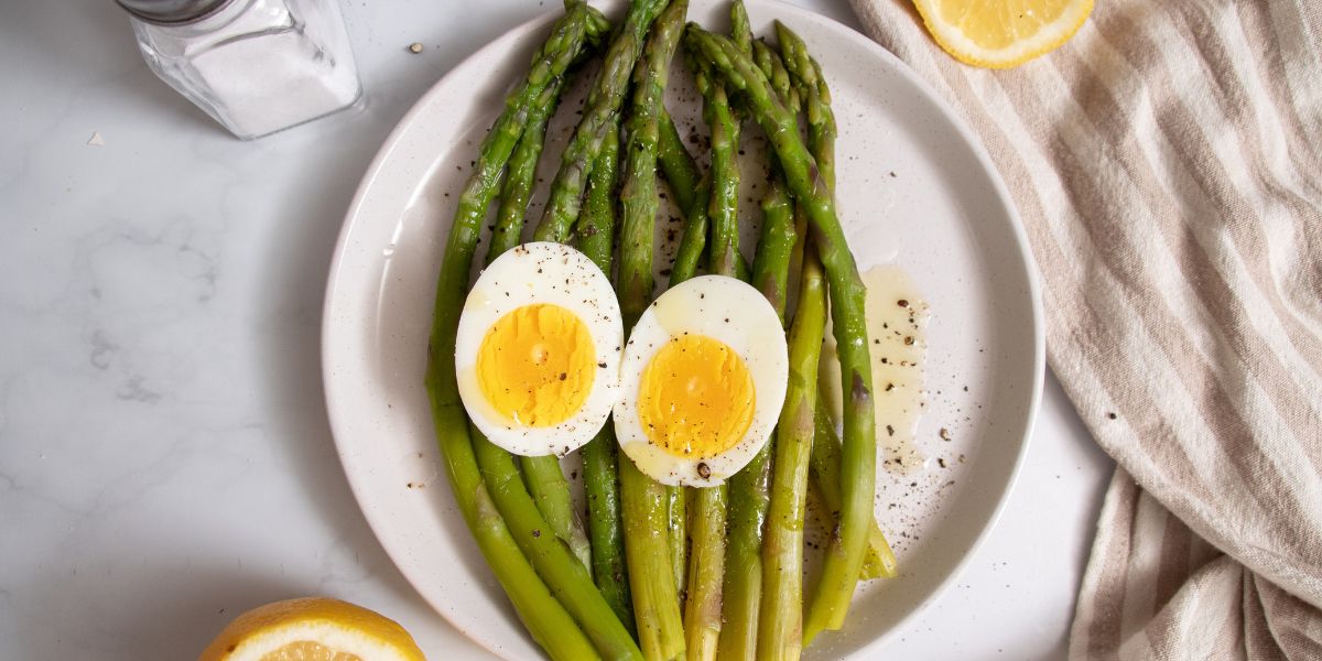 Asparagus and boiled eggs