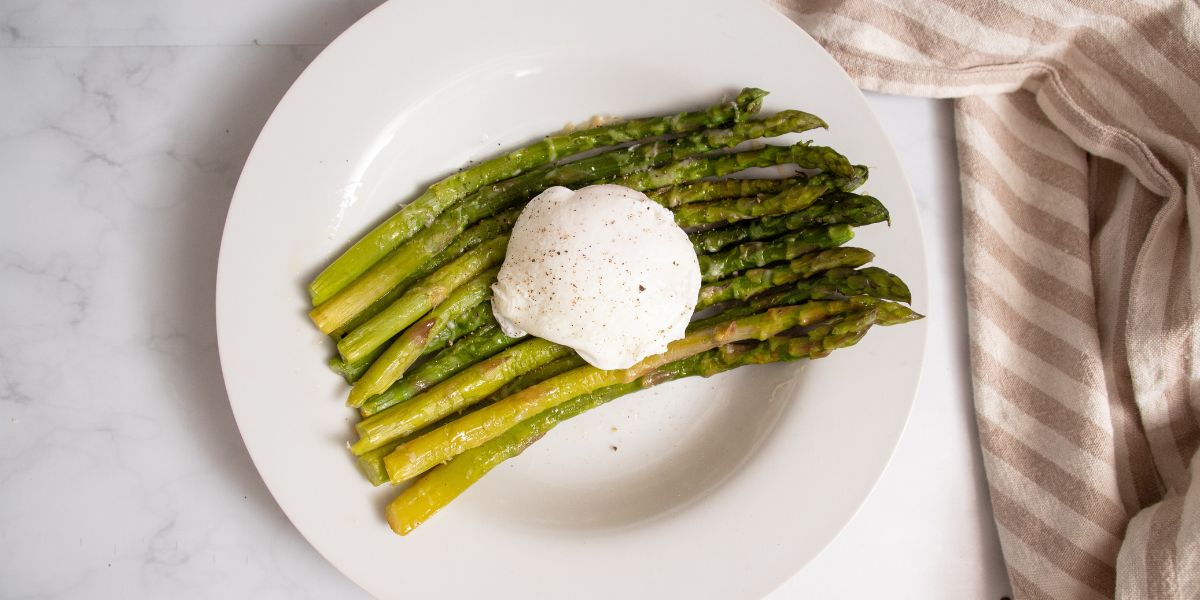 Asparagus and poached egg