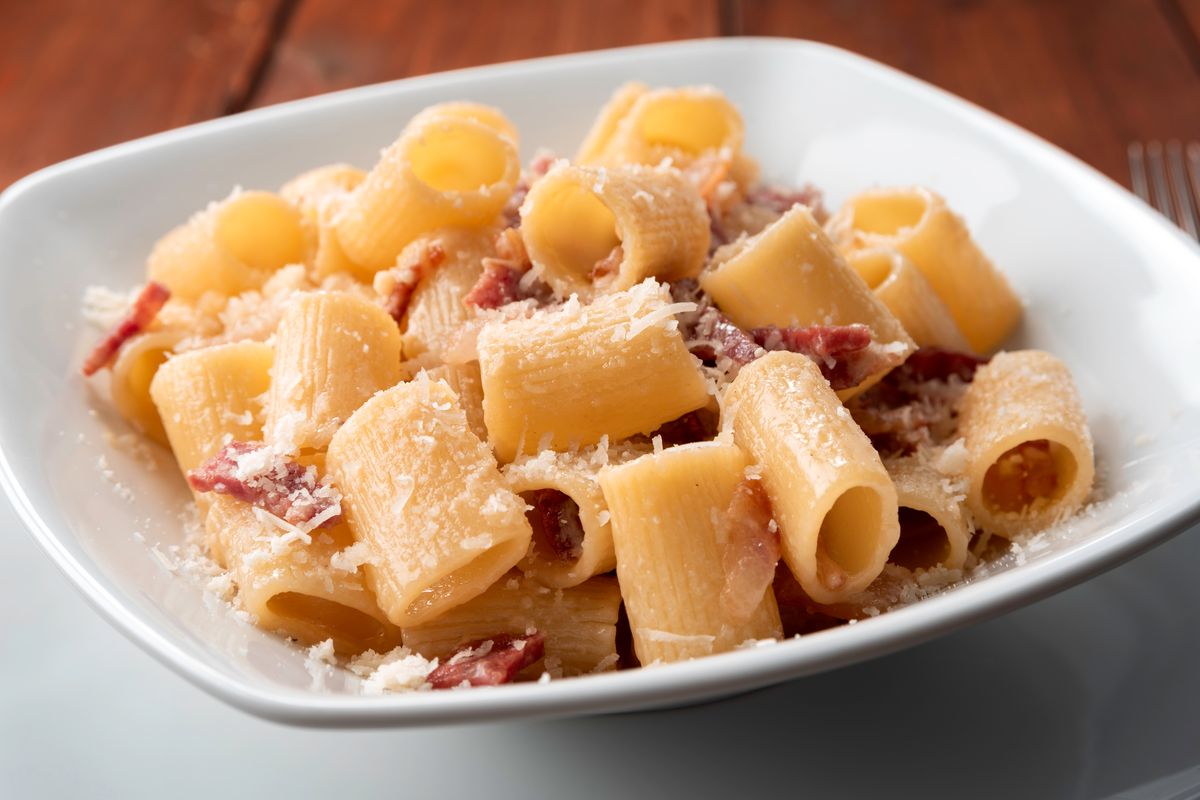 Mezzi rigatoni alla gricia