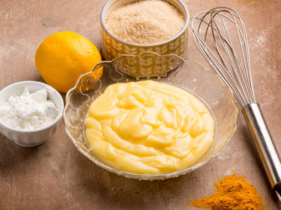 Crema al limone senza uova: perfetta da sola o per farcire dolci