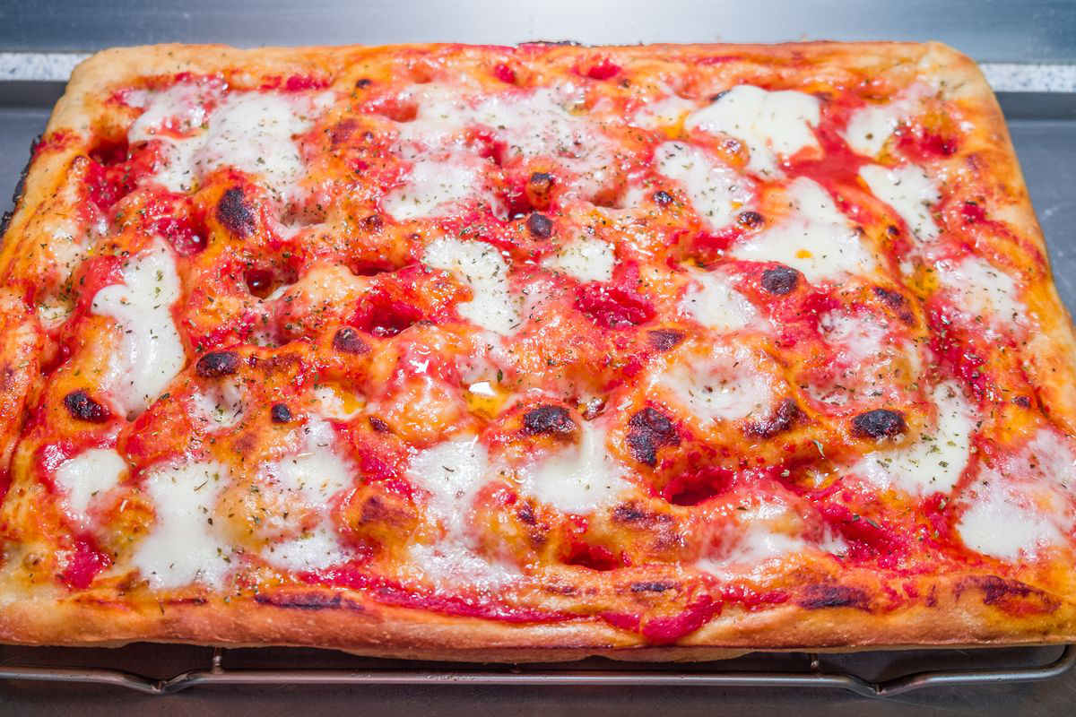 PIZZA a lunga lievitazione fatta in casa  DIGERIBILE, facile e cotta nel  FORNO DI CASA 