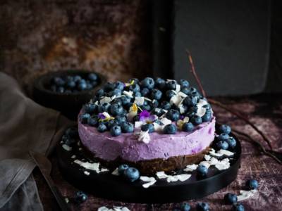 Cheesecake vegana ai mirtilli: una ricetta senza cottura sorprendente