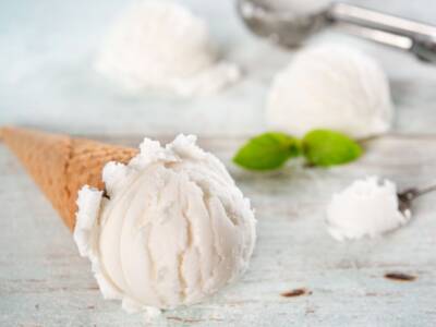 Buono da solo, con la frutta o con la torta: è il gelato allo yogurt!