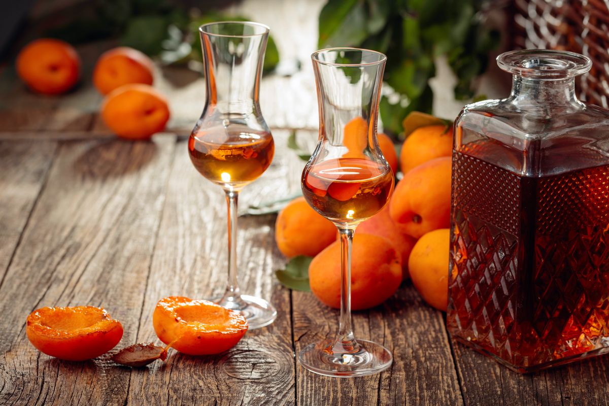 Apricot liqueur