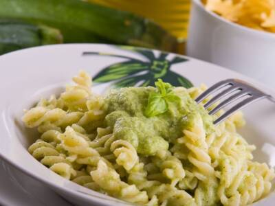 Pasta con il pesto di zucchine