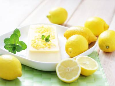 Semifreddo al limone per un fine pasto leggero