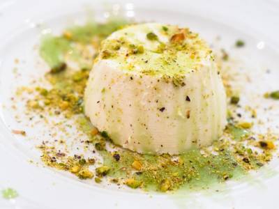 Semifreddo al pistacchio, un dolce al cucchiaio che sa d’estate