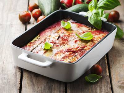 Parmigiana di zucchine al forno: un piatto ricco e delicato