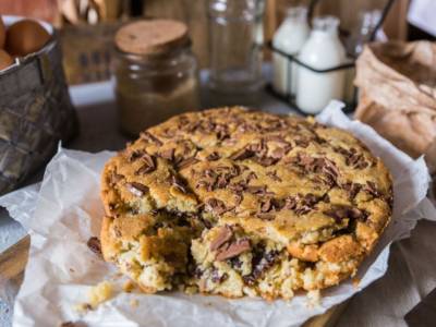 Torta stracciatella: un dolce perfetto anche per riciclare il cioccolato avanzato