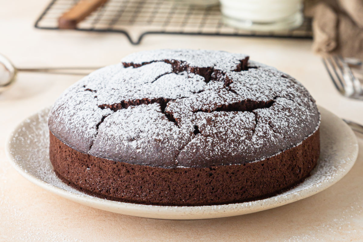 Black cloud cake