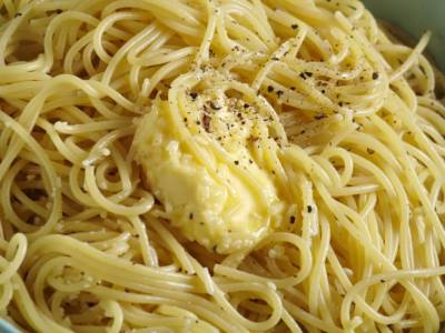 cacio e pepe fallita con grumi di formaggio