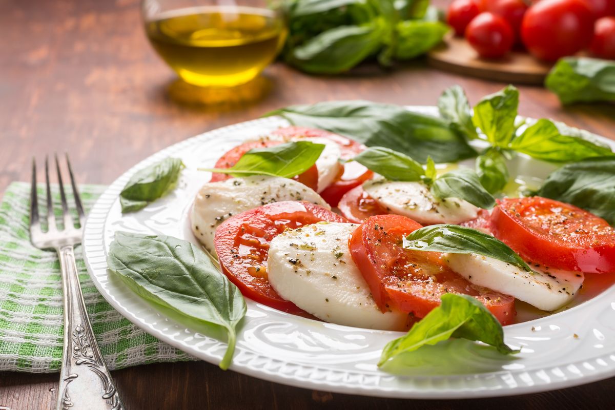 Insalata caprese ricetta originale, varianti, abbinamenti e storia