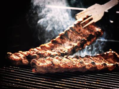 Costine alla griglia: la ricetta per mantenere la carne tenerissima