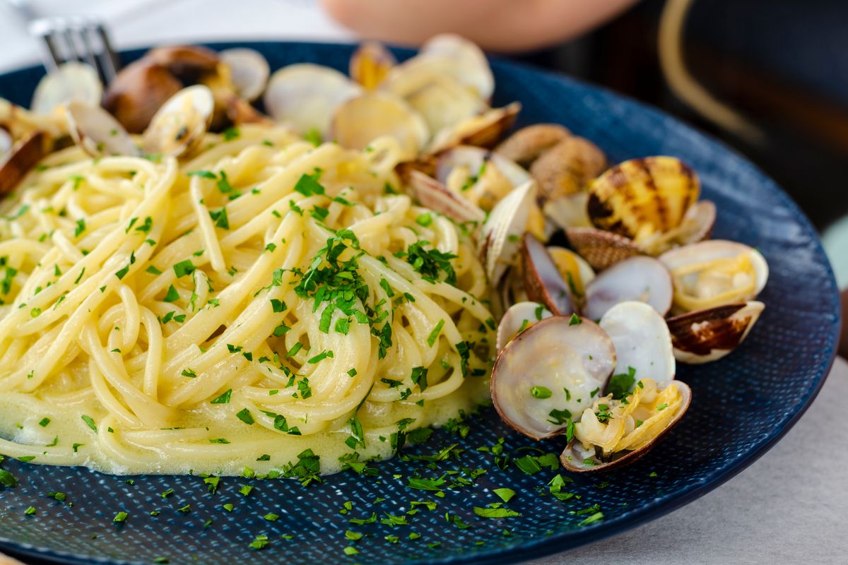 Spaghetti with clams from Cannavacciuolo