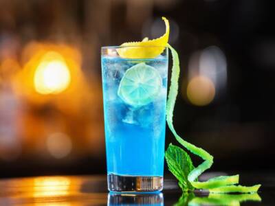 Cocktail Blue Lagoon: ricetta e ingredienti del vero drink da spiaggia