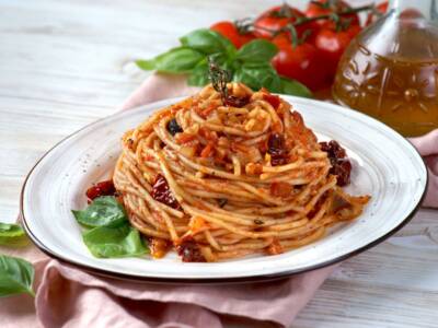 Saporita e invitante, la pasta con pomodori secchi è un primo piatto incredibile