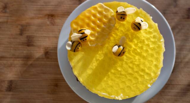 Torta alveare: la ricetta originale della cheesecake al miele