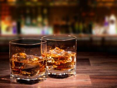 Differenza whisky e whiskey: alla scoperta del mondo di questo distillato