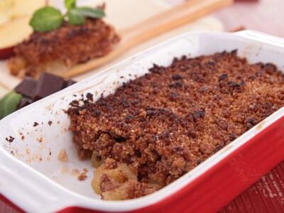 Crumble al cioccolato: un dessert con mele e pere davvero semplice