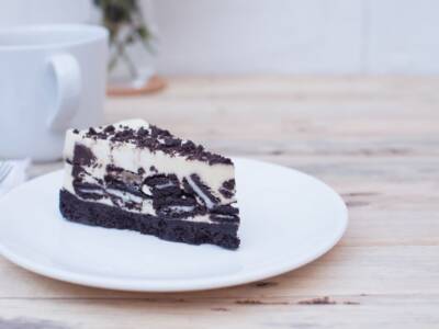 Preparatevi a una vera golosità: la torta Oreo con il Bimby sta arrivando