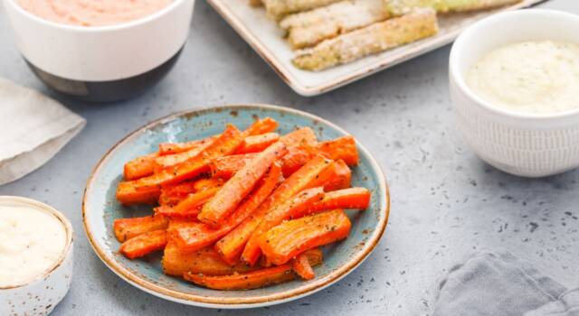 Cercate un&#8217;alternativa alle patatine? Provate i bastoncini di carote al forno