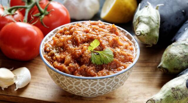 Proviamo un delizioso piatto della cucina marocchina: lo zaalouk di melanzane