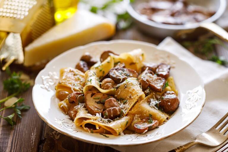 Pappardelle ai funghi porcini la ricetta del primo piatto del bosco