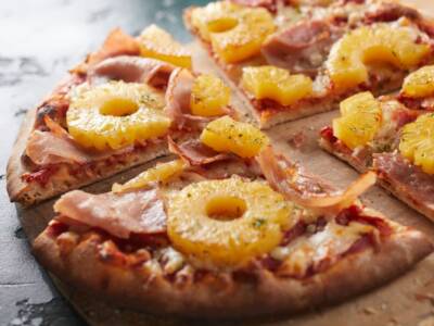 Pizza con ananas