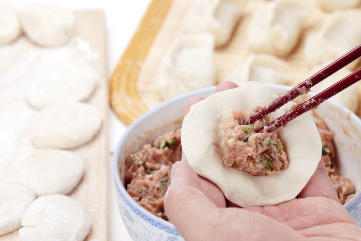 Preparation of steamed ravioli