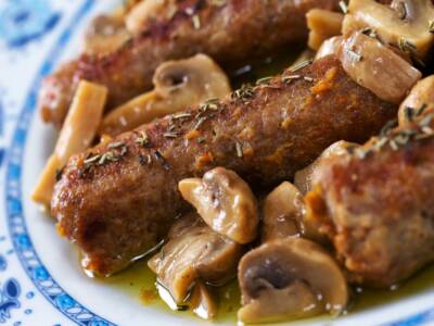 Salsiccia e funghi in padella: un secondo piatto amato da tutti!