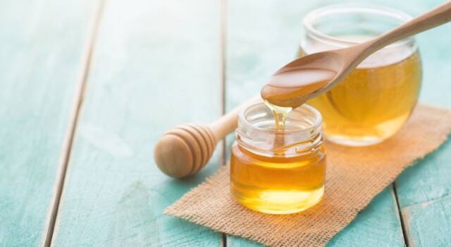 Mangiare miele scaduto: cosa succede al nostro corpo
