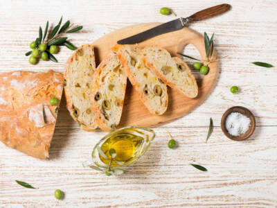Fatto in casa, fragrante e goloso: ma è il pane alle olive!