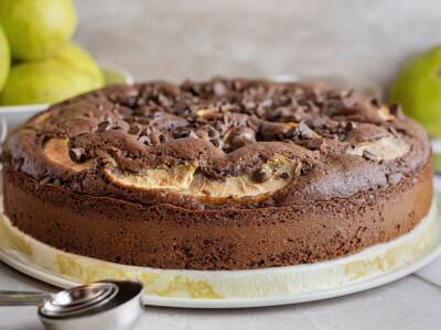 Velocissima e perfetta per ogni occasione la torta pere e cioccolato con il Bimby