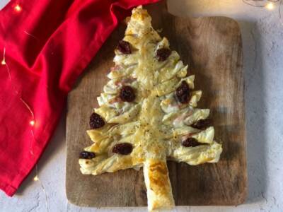 Albero di Natale di pasta sfoglia: un antipasto perfetto per le feste