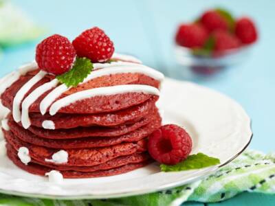 Alla ricerca di una colazione romantica? Provate i pancake red velvet