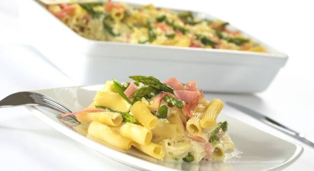 Pasta asparagi e speck: un primo piatto da leccarsi i baffi